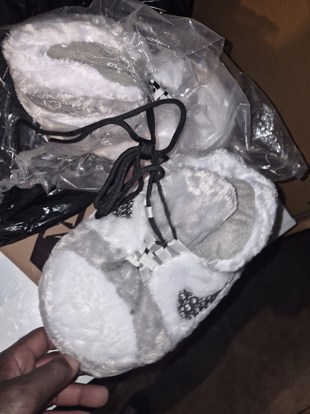 Mens  Plush Lace-Up Slippers - White/Grey